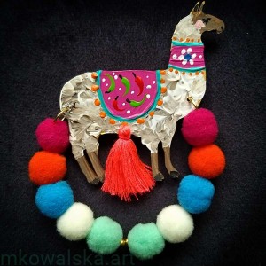 Broszka - lama różowa