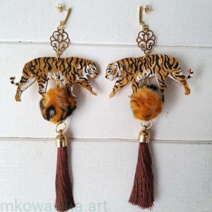 Kolczyki tygrysy z drapieżnym pomponem